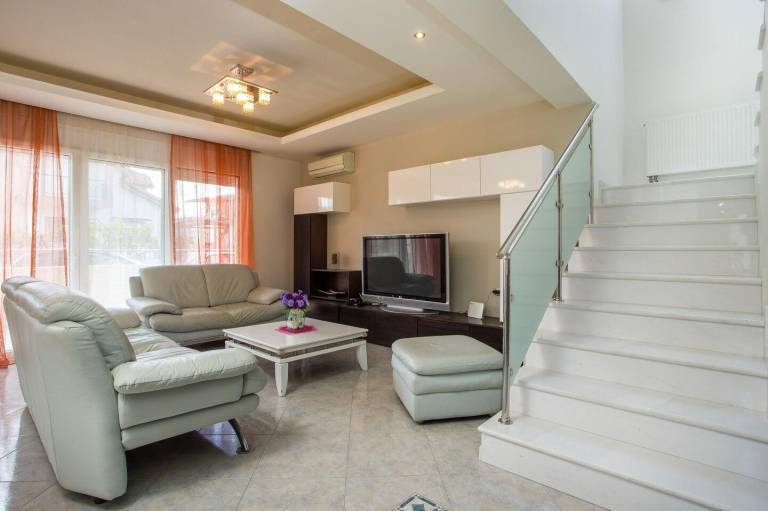 Fully equipped nice vacation home with patio, barbecue & hot tub | Suitable for remote work | Pets are welcome — photo 2