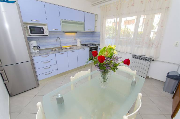 Fully equipped spacious apartment with garden, patio & barbecue | Garden view | Close to the beach | Dogs allowed — photo 5