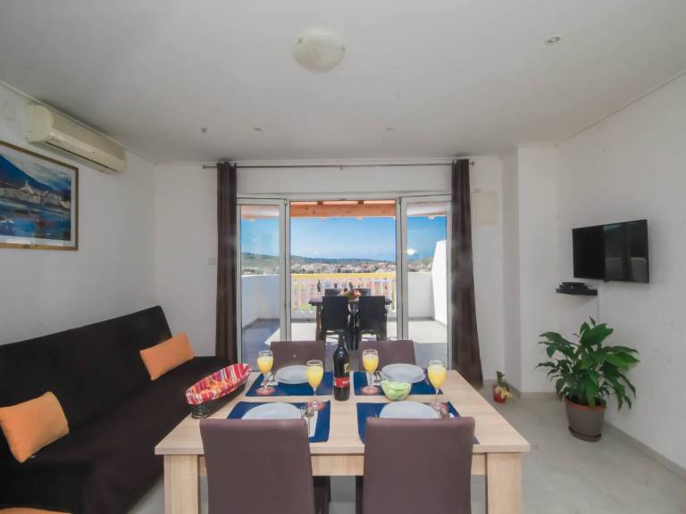 Apartment with BBQ & garden — photo 3