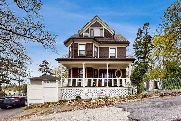 2BR Cozy Condo w Pet Friendly Vibes & WiFi