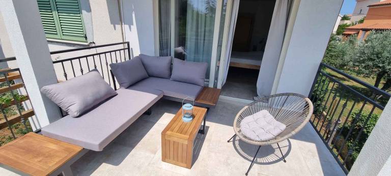 Vacation home with yard, patio & barbeque | Dogs allowed in Medulin