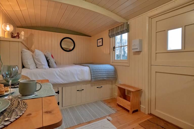 Chalet with hot tub | Pet-friendly — photo 4