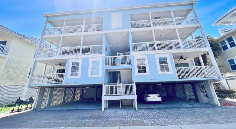 Fully equipped vacation home with barbeque | Close to the beach | Dogs allowed in Tybee Island, GA