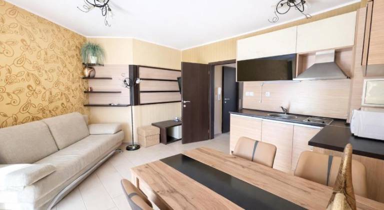 Rental apartment with pool & hot tub — photo 2