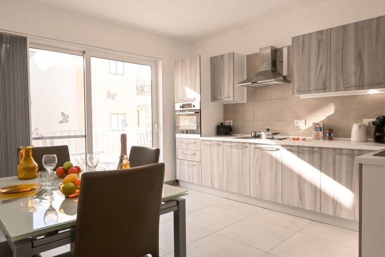 Camelia Seaview 1 Bd Apart In St Paul Bay