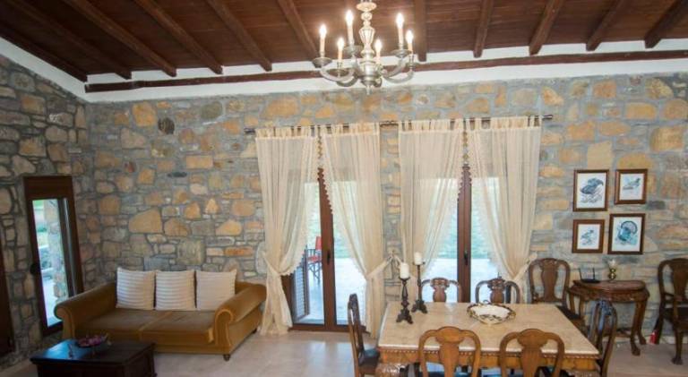 Fully equipped ample villa with yard & patio | Suitable for remote work | Pet-friendly — photo 4