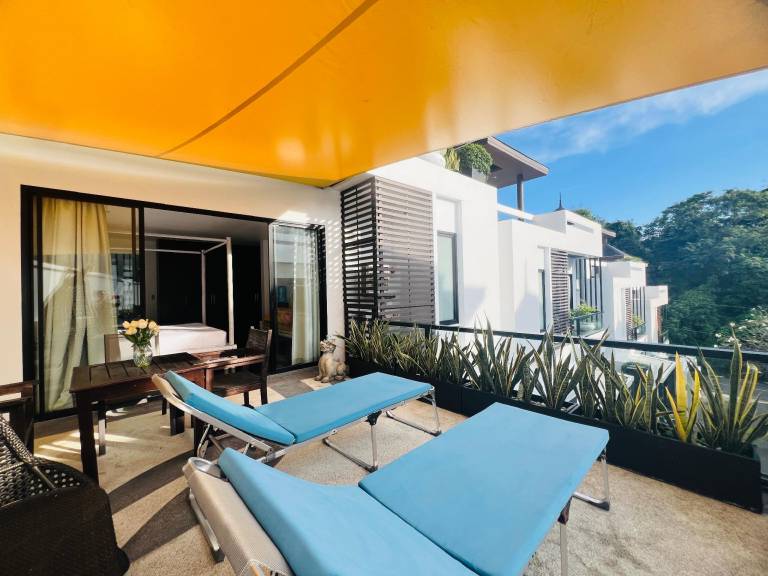 Villa with barbecue, private pool & hot tub — photo 5