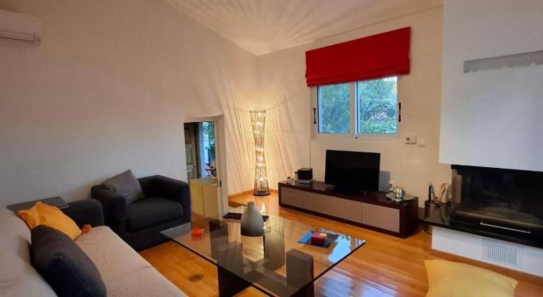 Holiday apartment with terrace & garden in Poros
