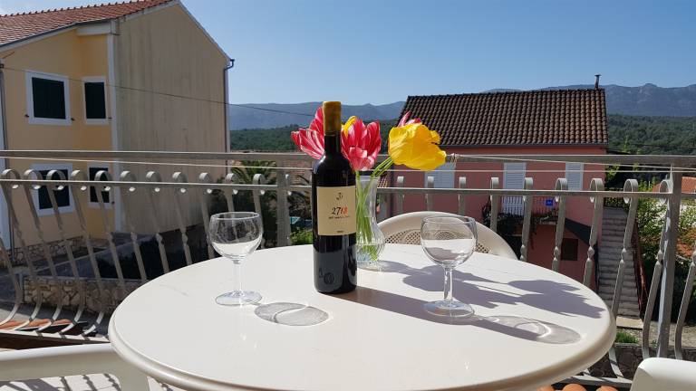 Holiday apartment with terrace | Garden view — photo 2