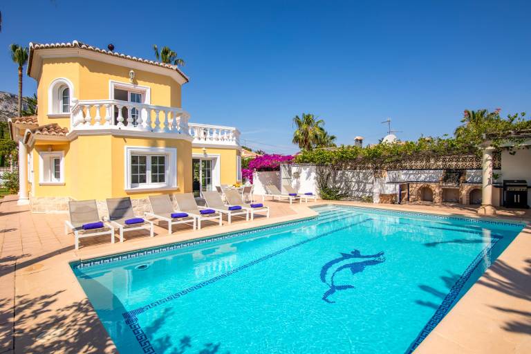 House with garden, private pool & patio in Denia
