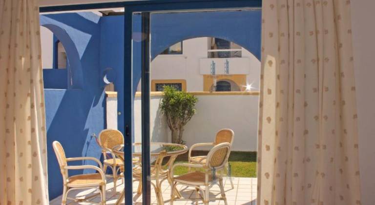 Holiday apartment with yard, terrace & pool — photo 5