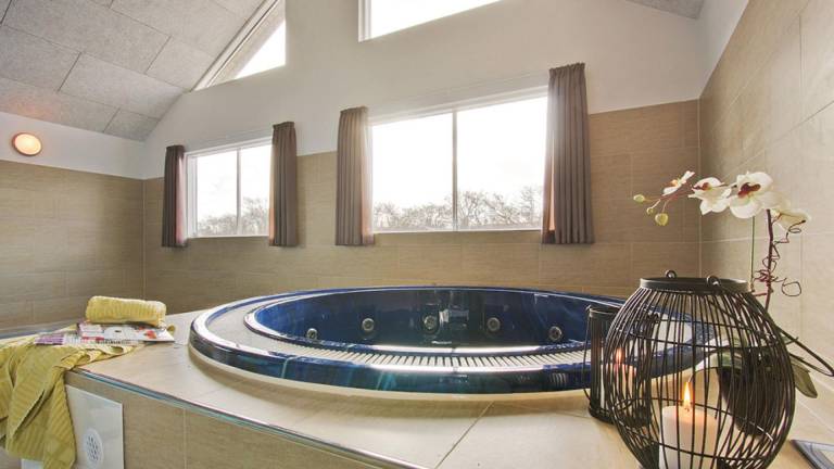 Children-friendly lovely house with private pool, garden & patio | Dogs allowed — photo 3