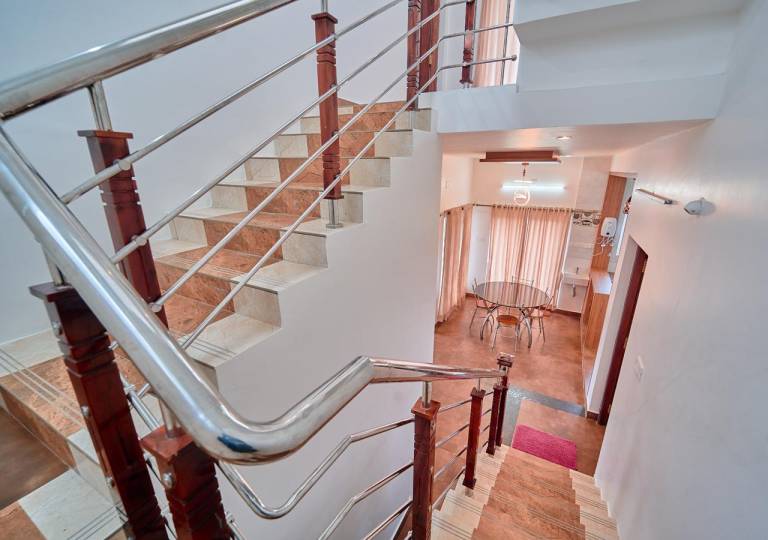 Beautiful vacation home with yard | Dogs allowed — photo 2
