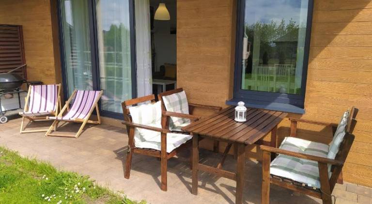 Apartment with patio, barbecue & yard — photo 3