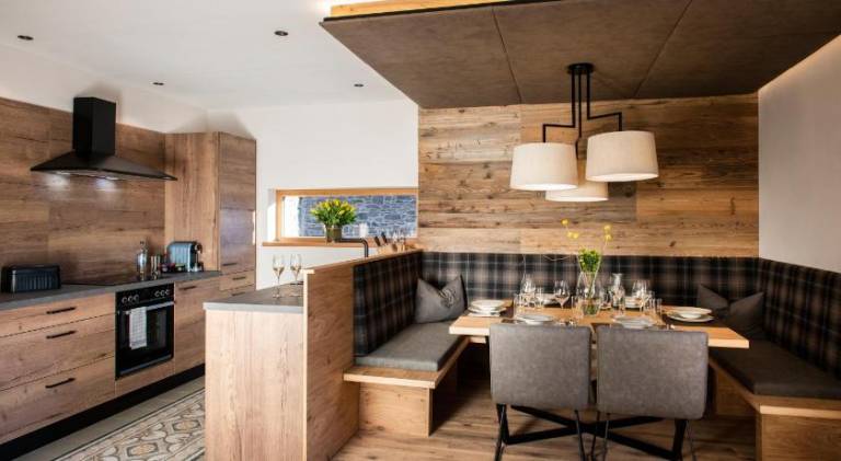 Chalet with pool, barbecue & yard — photo 4