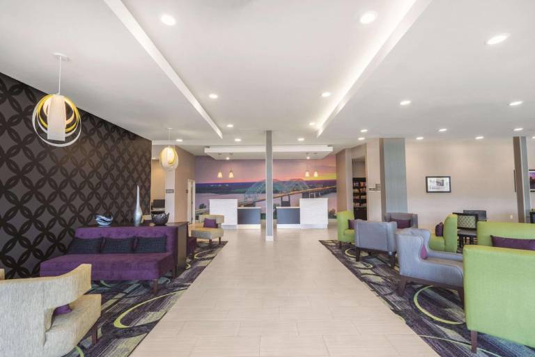 La Quinta Inn & Suites by Wyndham Memphis Downtown — photo 2