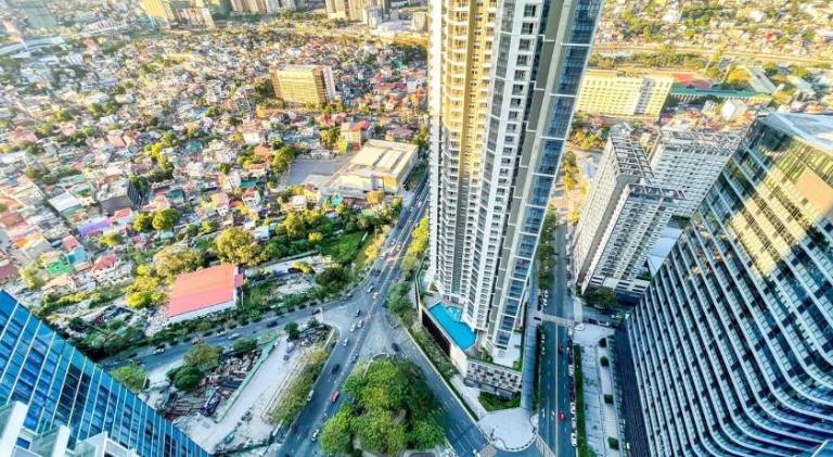 Luxury 2BR Penthouse Across Uptown BGC I Modern — photo 5