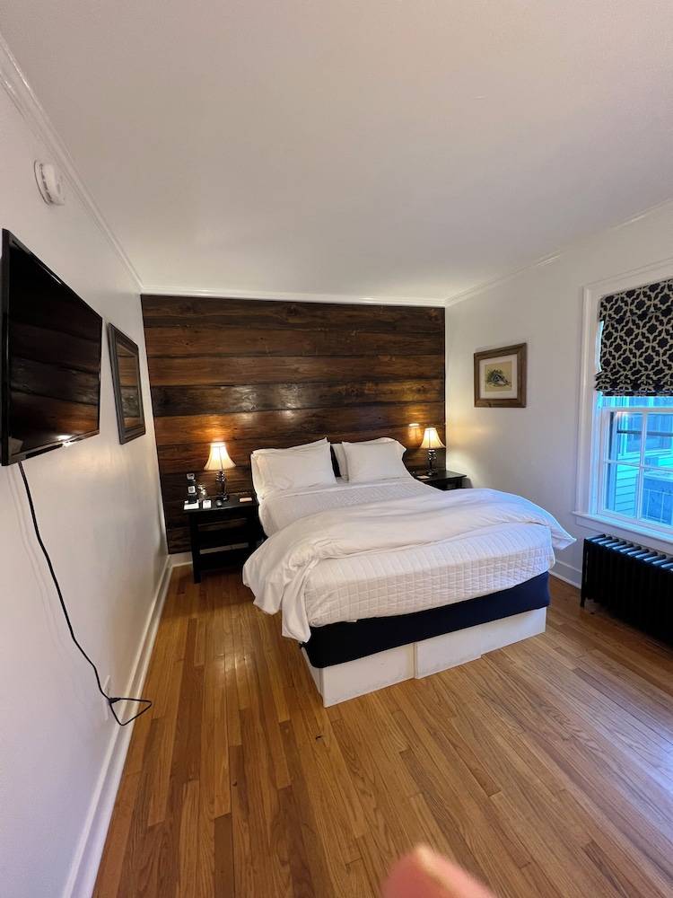 Bed and breakfast  South Duxbury