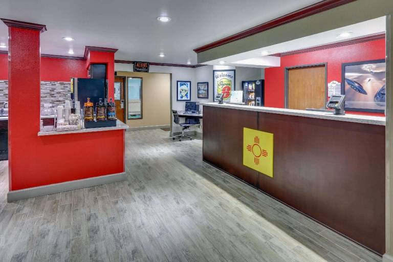 Super 8 By Wyndham Roswell — photo 2