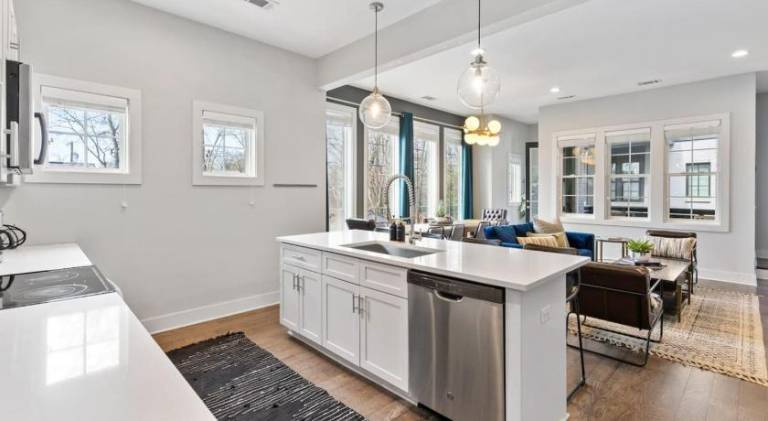 Fully equipped vacation home with terrace | Pets allowed — photo 2