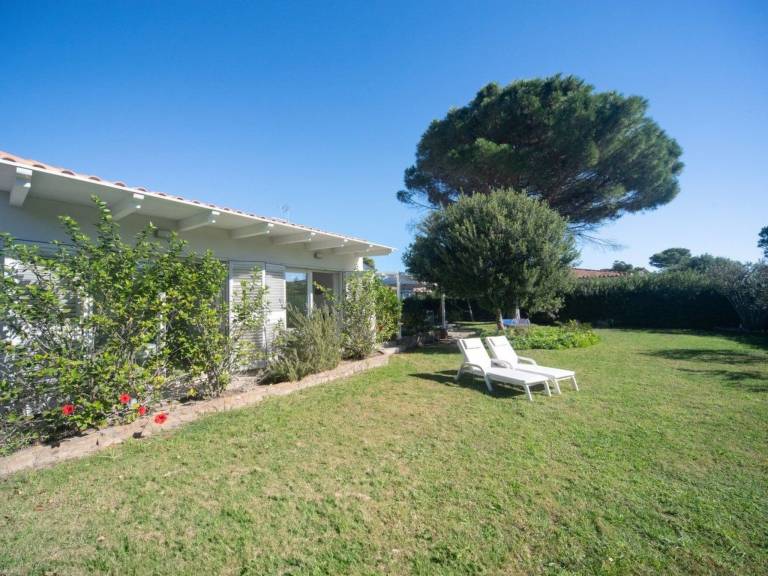 House with yard, barbeque & patio | Nature view | Beach nearby | Dogs allowed — photo 5