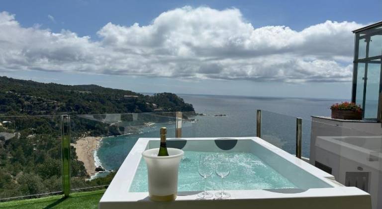 Fully equipped nice villa with private pool, patio & grill | Beach nearby | Good for workation | Pets allowed — photo 3