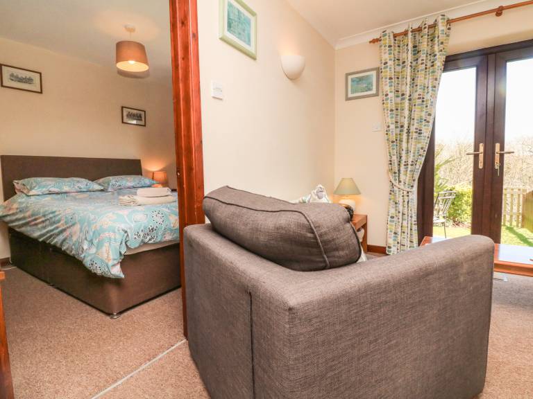 Fully equipped charming cottage with terrace, pool & yard | Pets are welcome — photo 5