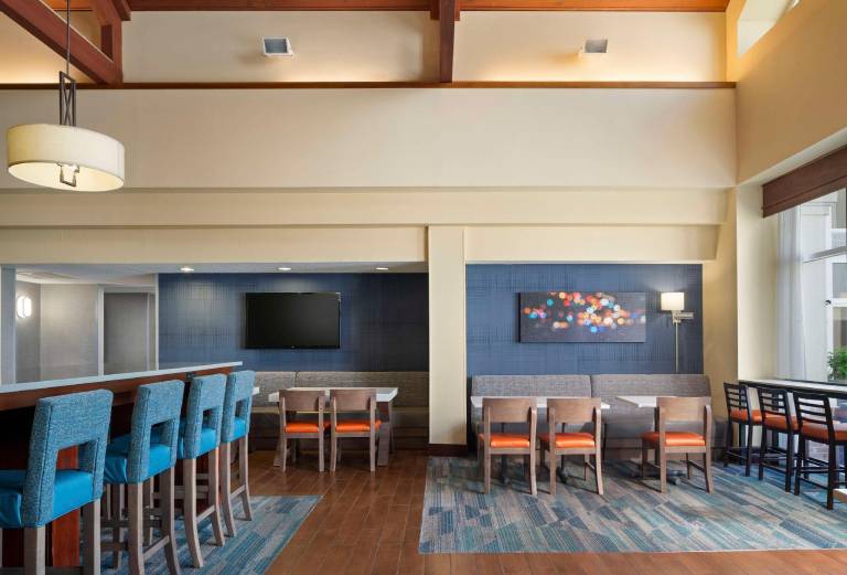 Hampton Inn & Suites Newport News-Airport (Oyster Point Area) — photo 5