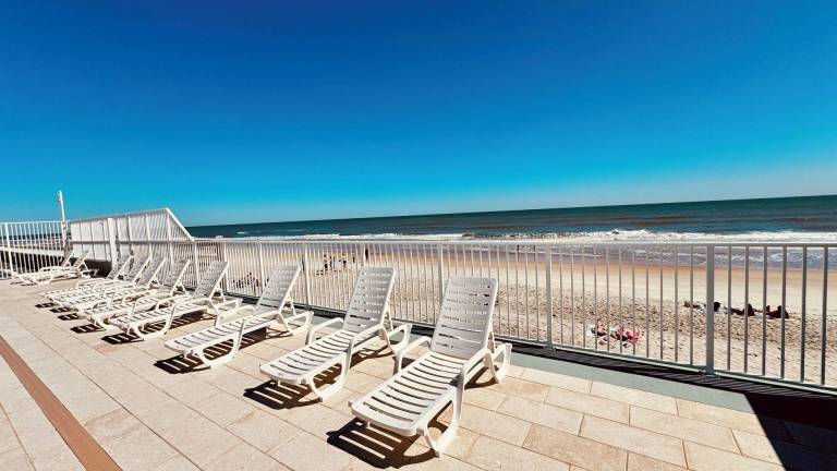 Beachline Breeze on the Strip — photo 5