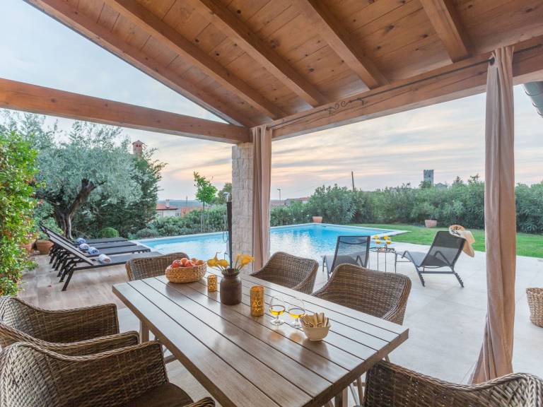 Vacation home with private pool, barbecue & garden | Nature view — photo 4