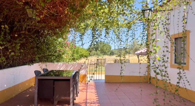 Vacation home with yard, private pool & patio in Évora