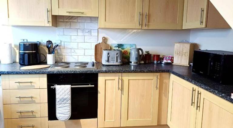 House with yard, patio & grill in Grantham