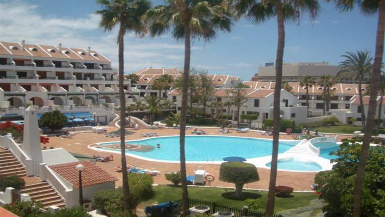 Child-friendly rental apartment with terrace, heated pool & grill | Mountain view | Next to the beach | Suitable for remote work | Dogs allowed — photo 3