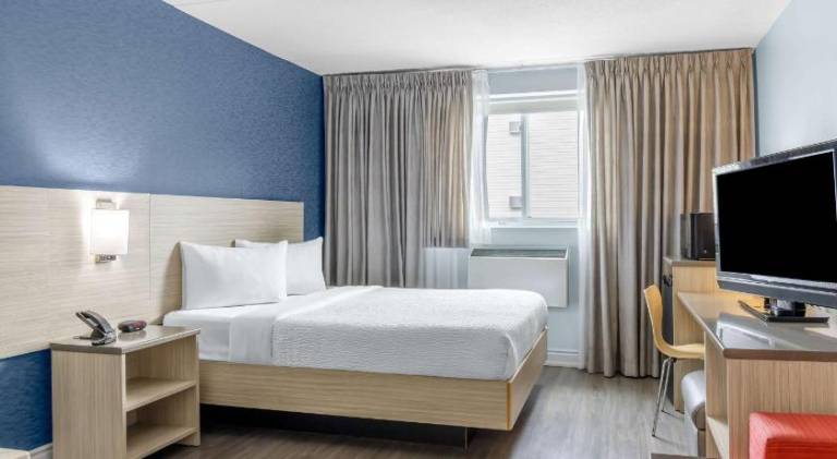 Motel 6 Niagara Falls, ON – Near the Falls — photo 3