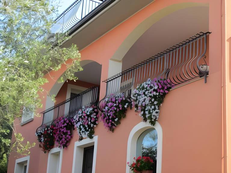 Serviced apartment with terrace, yard & jacuzzi in Ascea