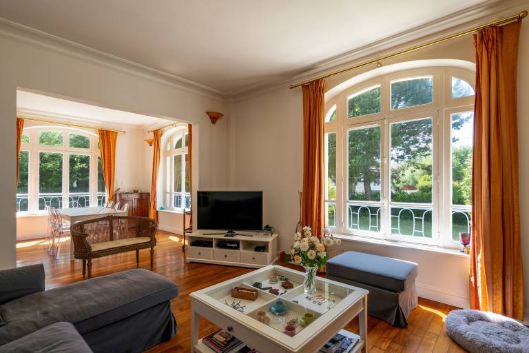 Family-friendly vacation home with patio, BBQ & garden | Close to the beach | Perfect for remote work | Pets allowed — photo 4