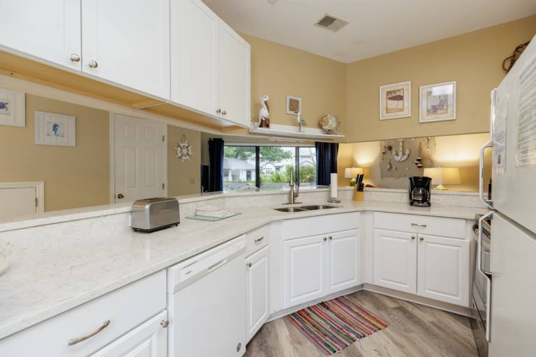 48 Ocean Breeze: Pet Friendly, Pool Views, Free Bikes, Tennis, Walk to Beach — photo 5