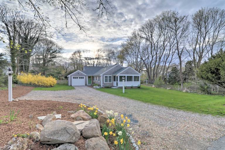 Walk to Beach! Cape Cod Cottage w/ Fire Pit — photo 2