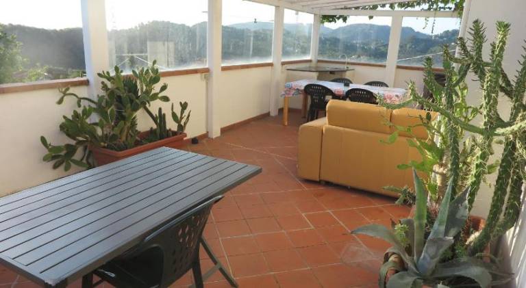 Lovely vacation home with terrace, BBQ & pool | Perfect for remote work | Pet-friendly — photo 2