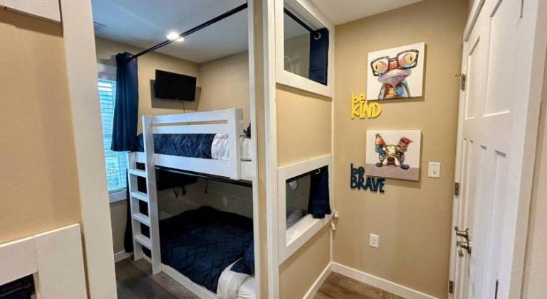 Vacation home with hot tub | Dogs allowed in Bryson City, NC