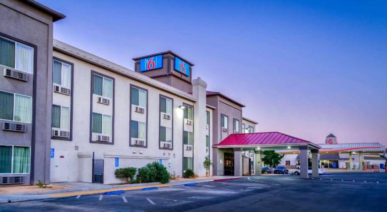 Motel 6 Hesperia, CA - West Main Street - I-15 — photo 5