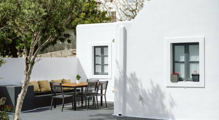 House with private pool, yard & patio | Good for workation in Santorini