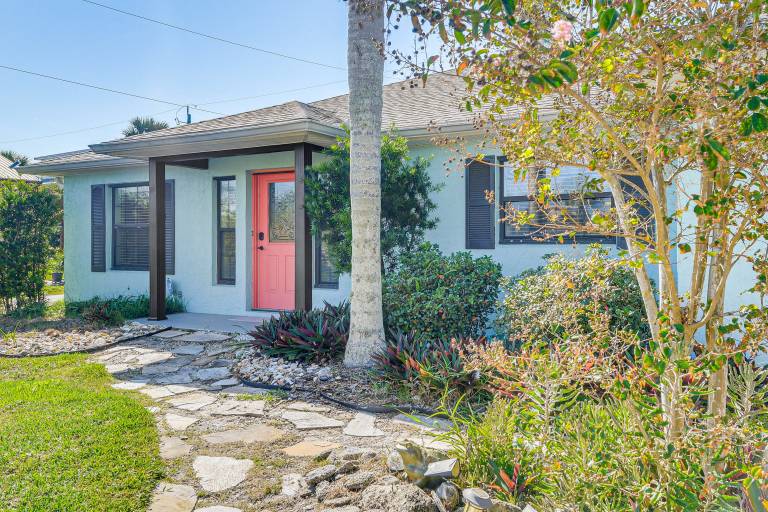 Walk to Beach! Palm Coast Oasis w/ Pool — photo 4