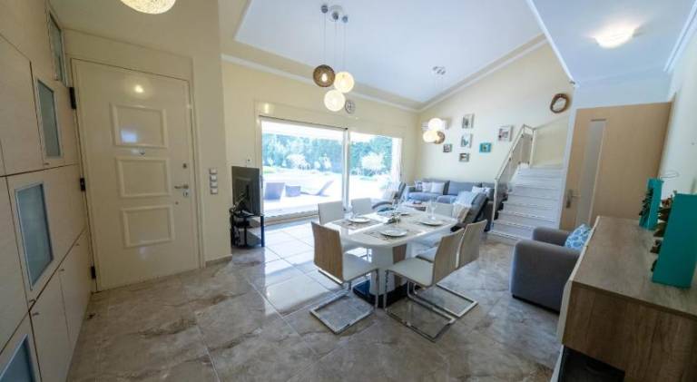 Villa with private pool & garden — photo 2