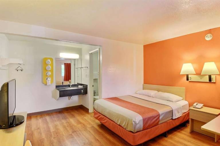 Motel  West Chesterfield