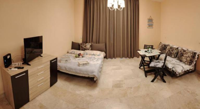 Apartment with pool — photo 2