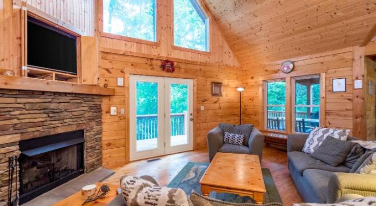Vacation home with hot tub & pool — photo 2