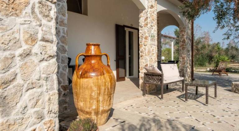 Farm with pool, BBQ & patio — photo 4