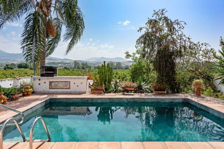 Charming vacation home with garden, private pool & barbecue | Garden view | Good for workation | Pet-friendly — photo 2