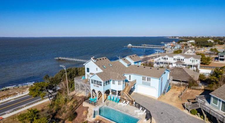 House with hot tub & pool in Duck, NC